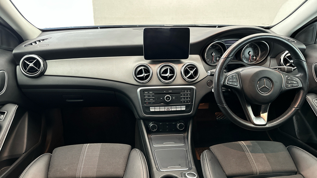 Mercedes-Benz GLA Class Gla 200 Amg Line Edition Plus  #11