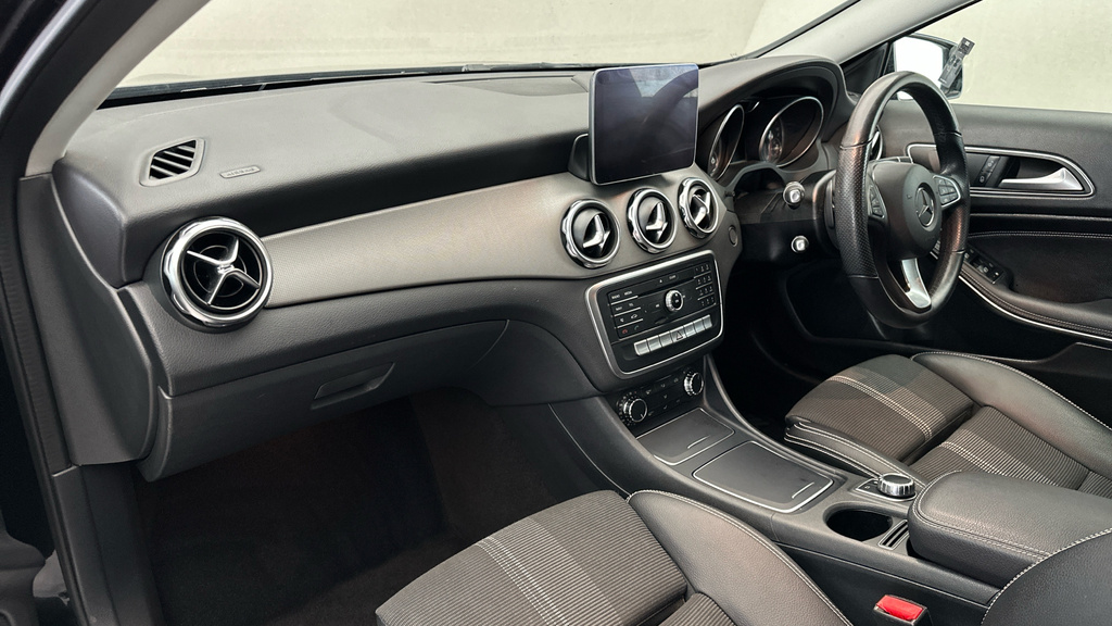 Mercedes-Benz GLA Class Gla 200 Amg Line Edition Plus  #10