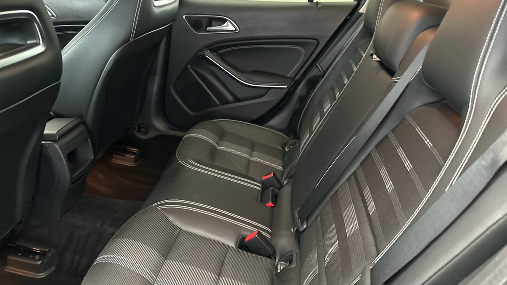 Mercedes-Benz GLA Class Gla 200 Amg Line Edition Plus  #17