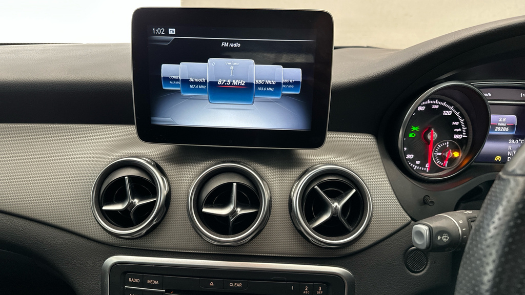 Mercedes-Benz GLA Class Gla 200 Amg Line Edition Plus  #15