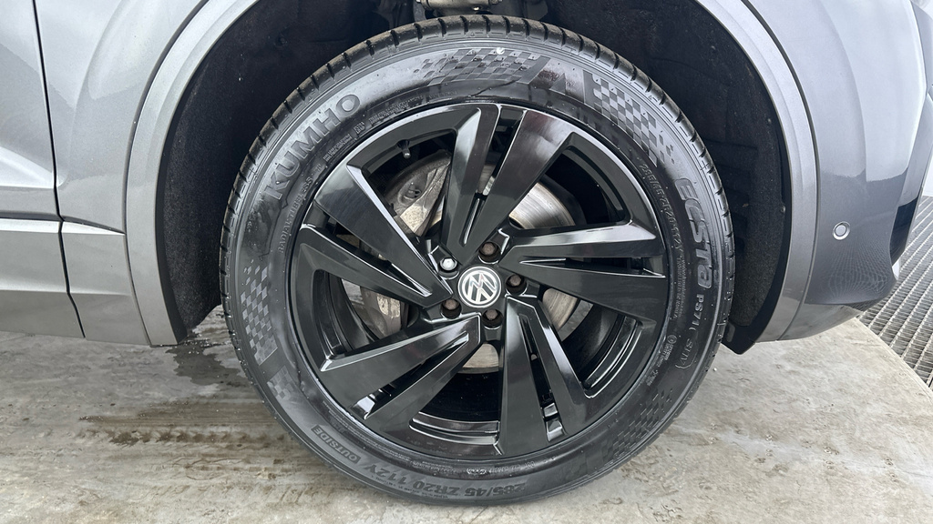 Volkswagen Touareg R-line Tech Black #26
