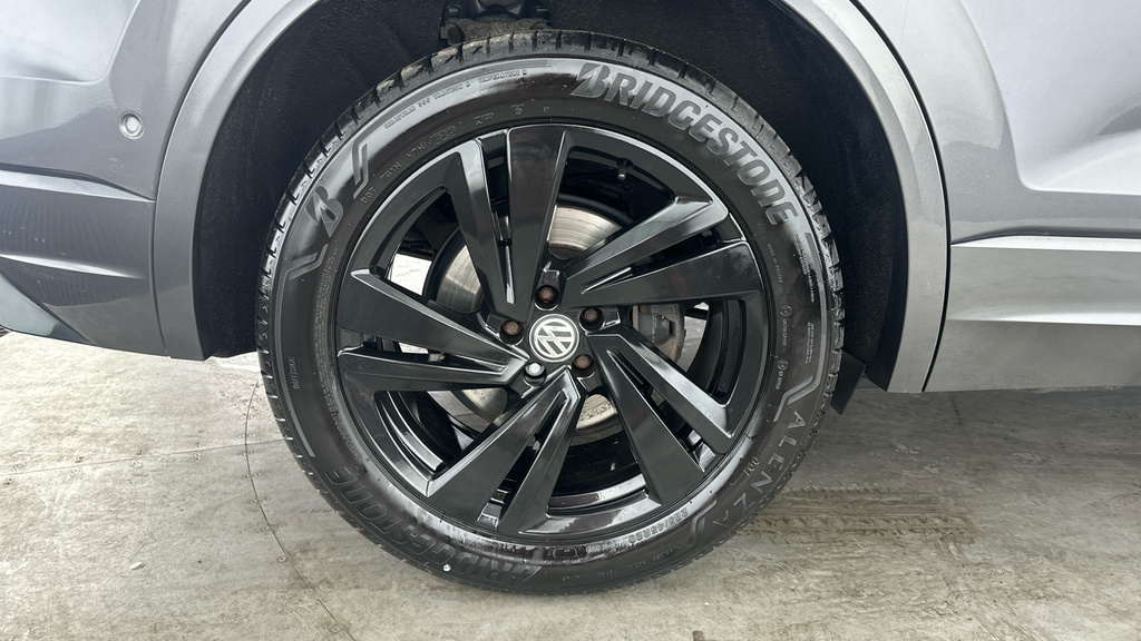 Volkswagen Touareg R-line Tech Black #25