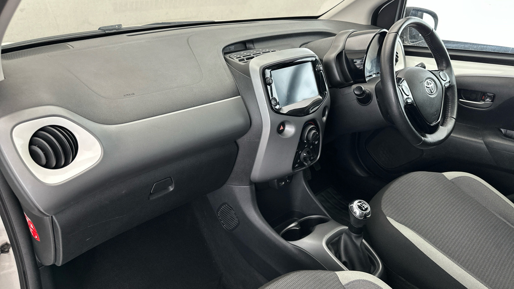 Toyota Aygo X X-trend Red #10