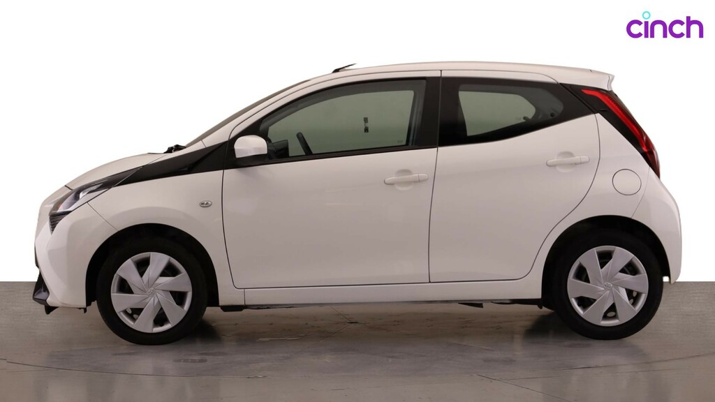 Toyota Aygo X X-trend Red #6