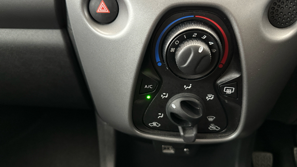 Toyota Aygo X X-trend Red #12