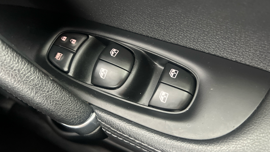 Nissan Qashqai Acenta Premium Black #13