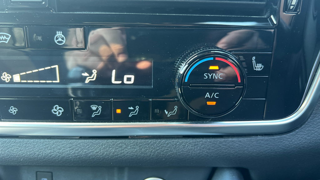 Nissan Qashqai N-connecta White #36