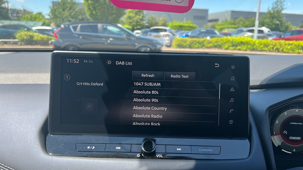 Nissan Qashqai N-connecta White #35