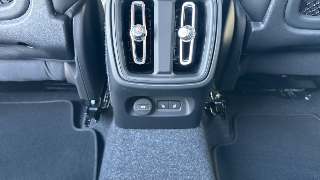 Volvo XC40 Plus, B3 Mild Hybrid, Dark  #26