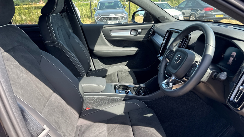 Volvo XC40 Plus, B3 Mild Hybrid, Dark  #23