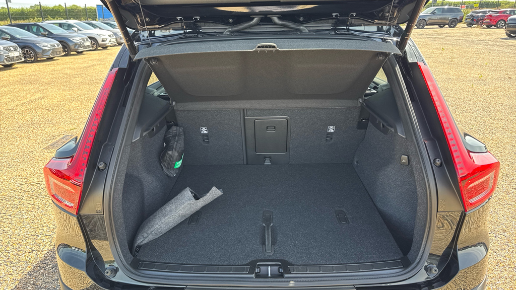 Volvo XC40 Plus, B3 Mild Hybrid, Dark  #15