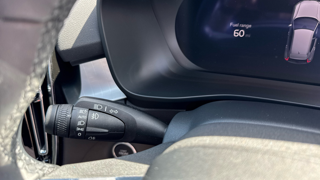Volvo XC40 Plus, B3 Mild Hybrid, Dark  #32