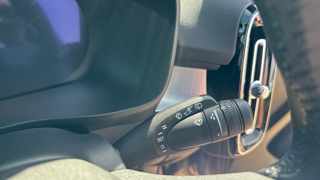 Volvo XC40 Plus, B3 Mild Hybrid, Dark  #29