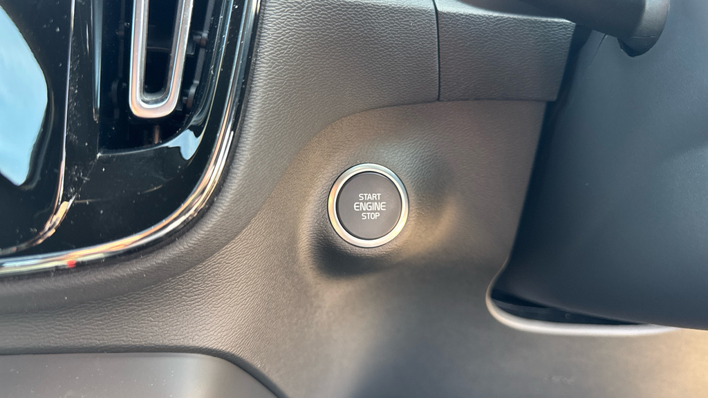Volvo XC40 Plus, B3 Mild Hybrid, Dark  #36