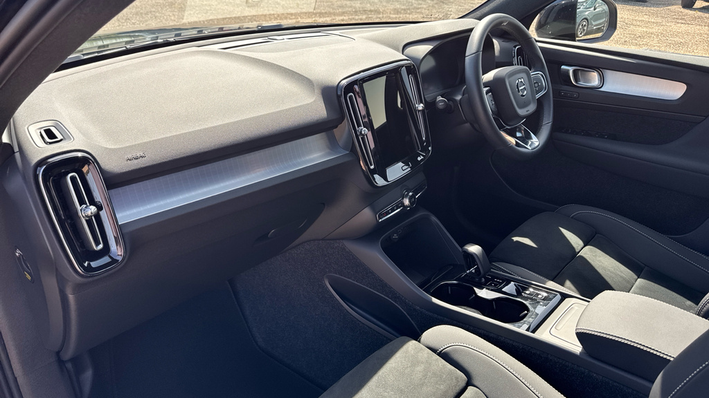 Volvo XC40 Plus, B3 Mild Hybrid, Dark  #10