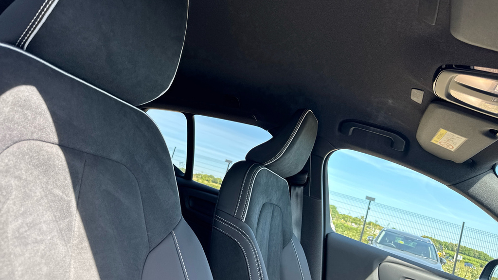Volvo XC40 Plus, B3 Mild Hybrid, Dark  #40