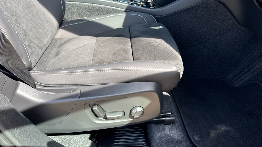 Volvo XC40 Plus, B3 Mild Hybrid, Dark  #39