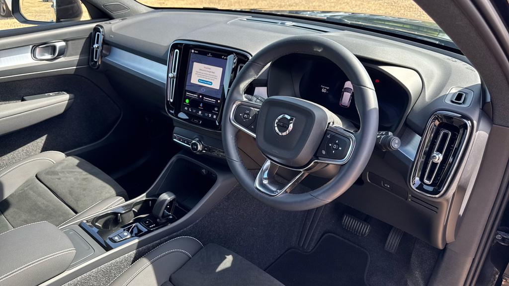 Volvo XC40 Plus, B3 Mild Hybrid, Dark  #9