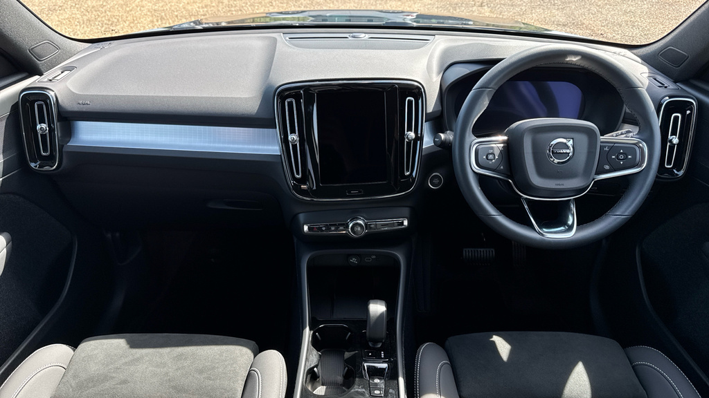 Volvo XC40 Plus, B3 Mild Hybrid, Dark  #11