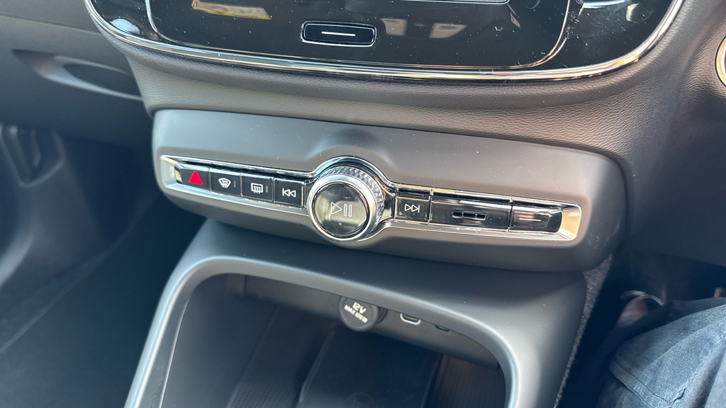 Volvo XC40 Plus, B3 Mild Hybrid, Dark  #50