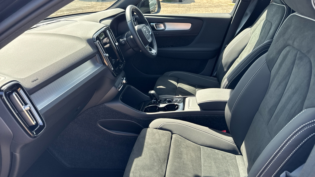 Volvo XC40 Plus, B3 Mild Hybrid, Dark  #42