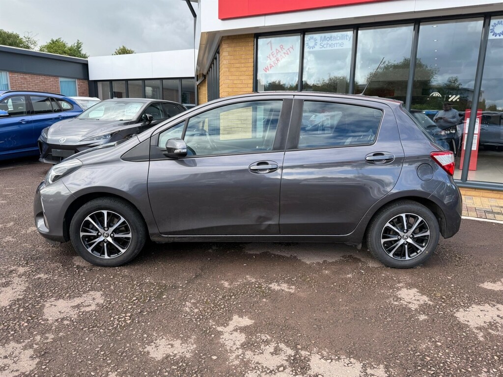 Toyota Yaris 1.5 Vvt-i Icon Tech Euro 6 Grey