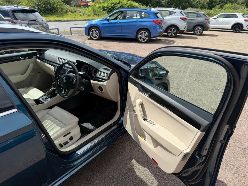 Skoda Superb 2.0 Tdi Cr Se L Executive Dsg Black #24