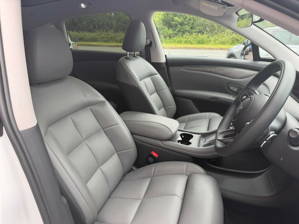 MG IM6 100Kwh Launch Edition Suv 4Wd 7 Black #14