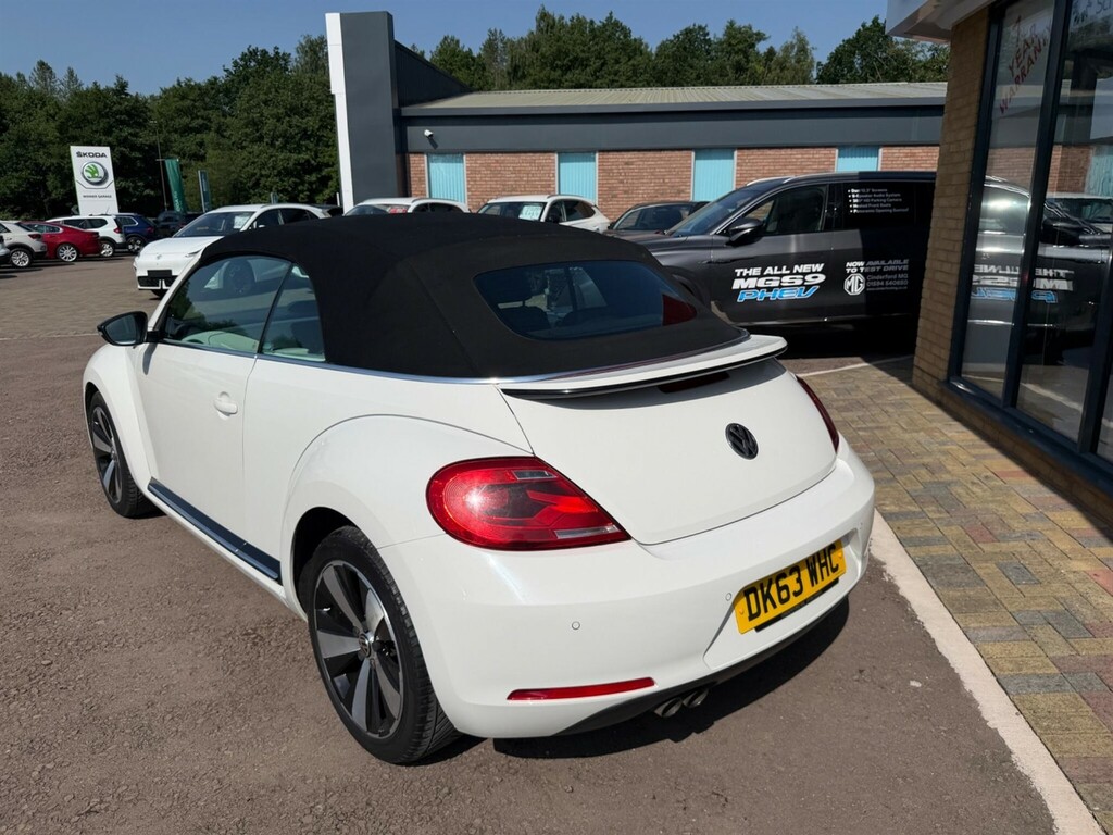 Volkswagen Beetle Hatchback White #35