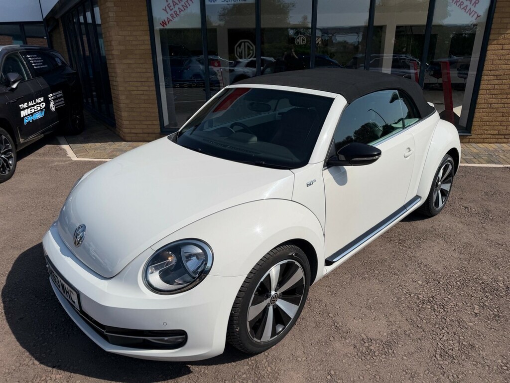 Volkswagen Beetle Hatchback White #33