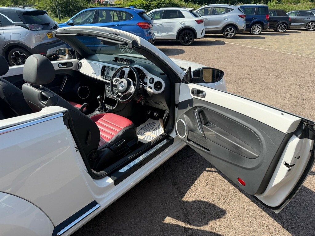Volkswagen Beetle Hatchback White #16