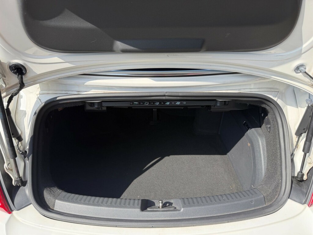 Volkswagen Beetle Hatchback White #43