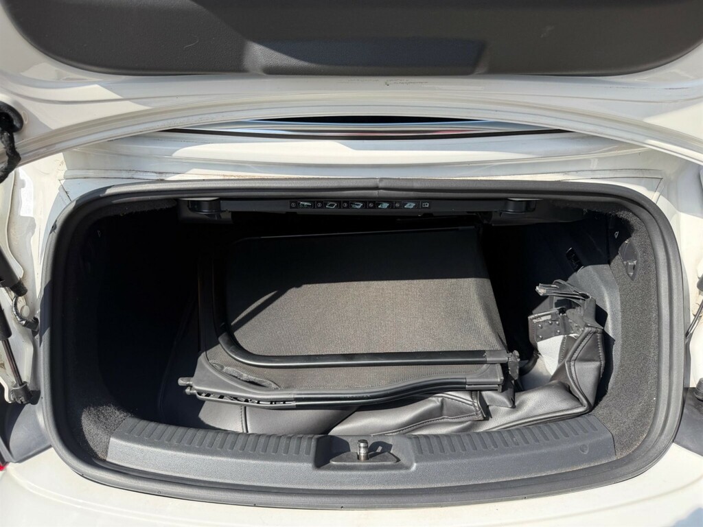 Volkswagen Beetle Hatchback White #37