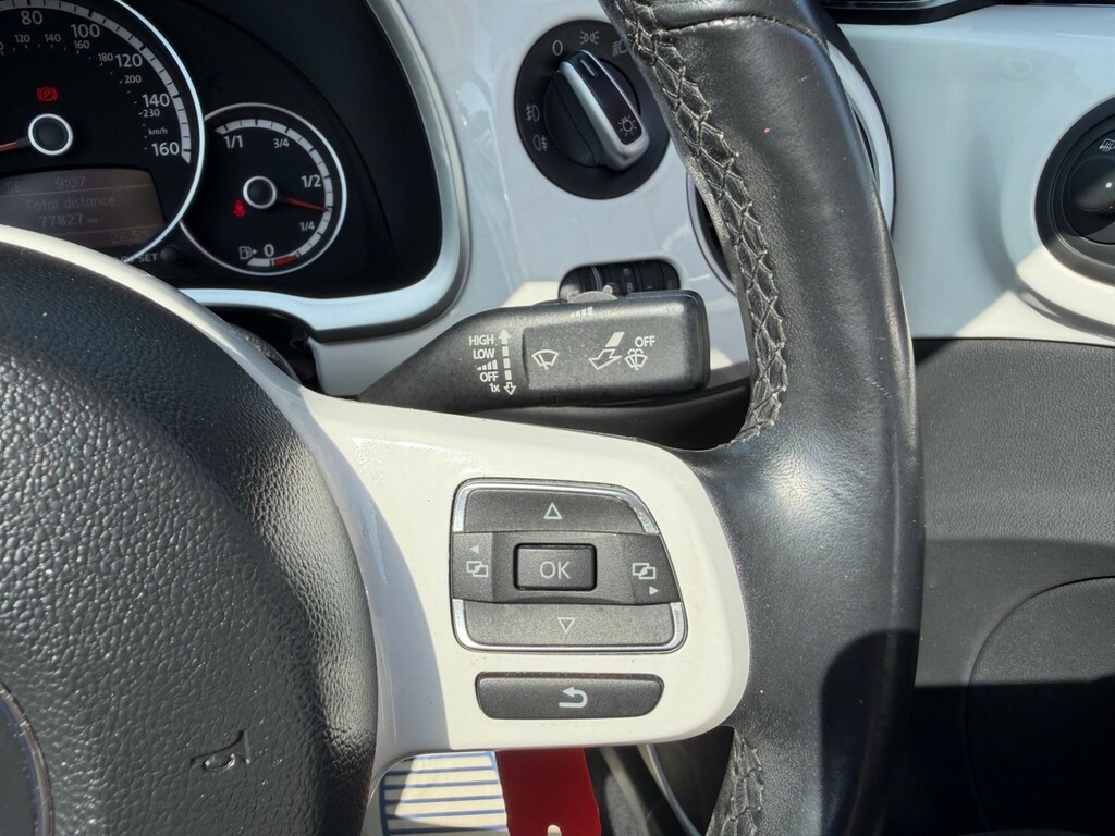 Volkswagen Beetle Hatchback White #30