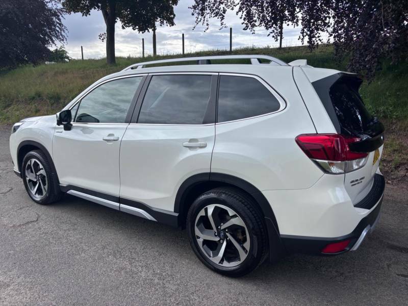 Subaru Forester 2.0I E-boxer Xe Premium Lineartronic White #4