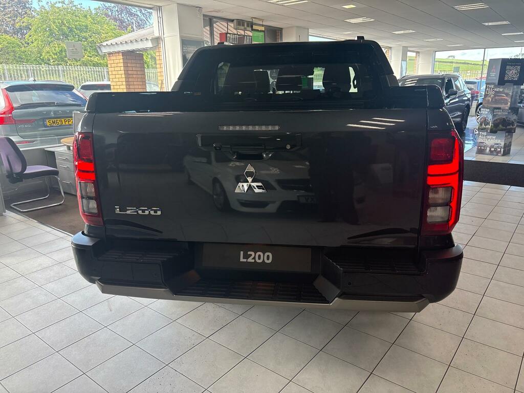 Mitsubishi L200 2.4 Bi-turbo Barbarian Pickup Double Cab Diese Black #3
