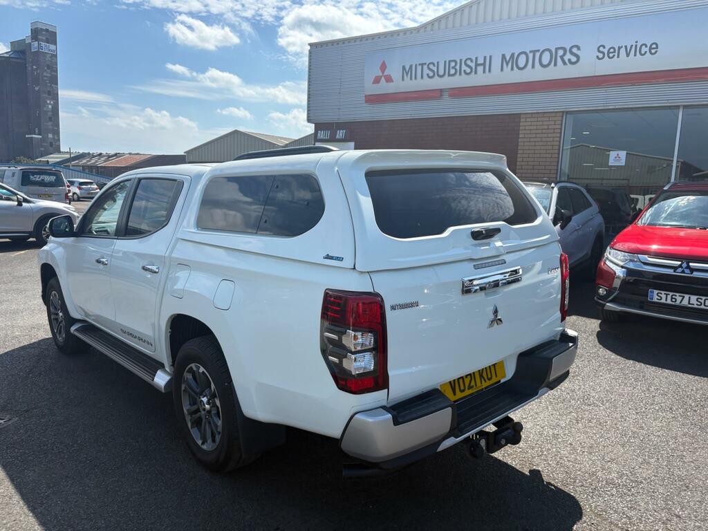 Mitsubishi L200 2.2 Di-d Dc Barbarian 4Wd Euro 6 Ss White #4