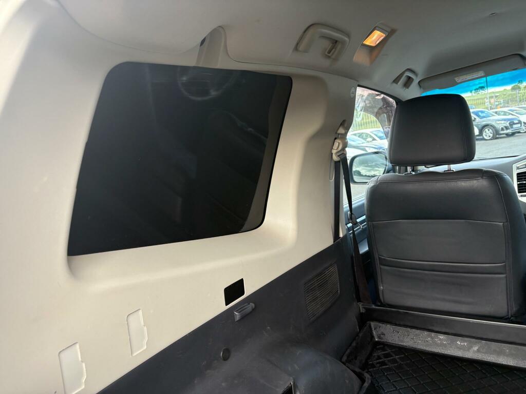 Mitsubishi Shogun Di-d Barbarian White #42