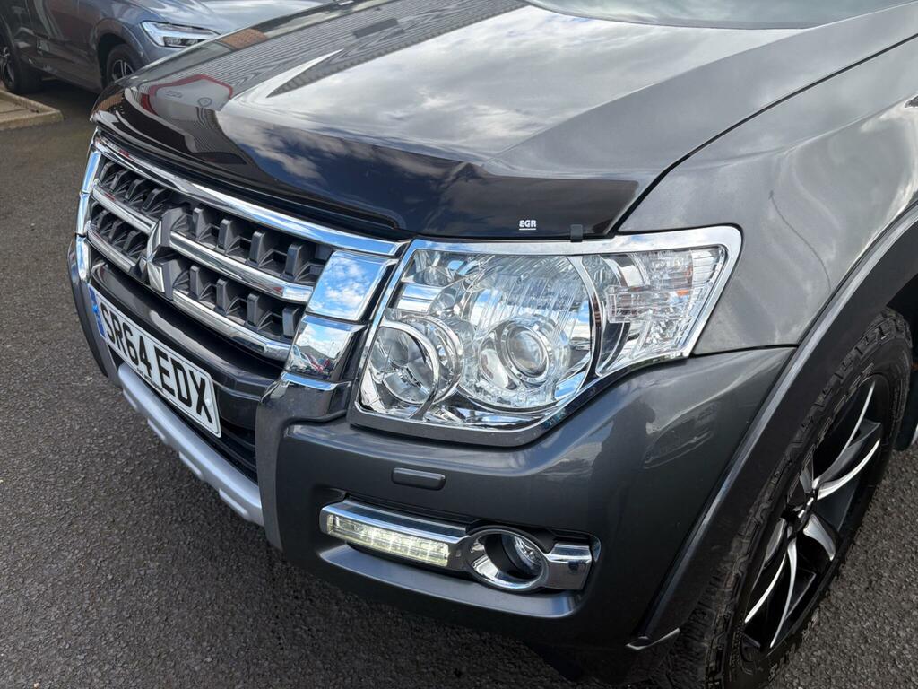 Mitsubishi Shogun Di-d Barbarian White #47