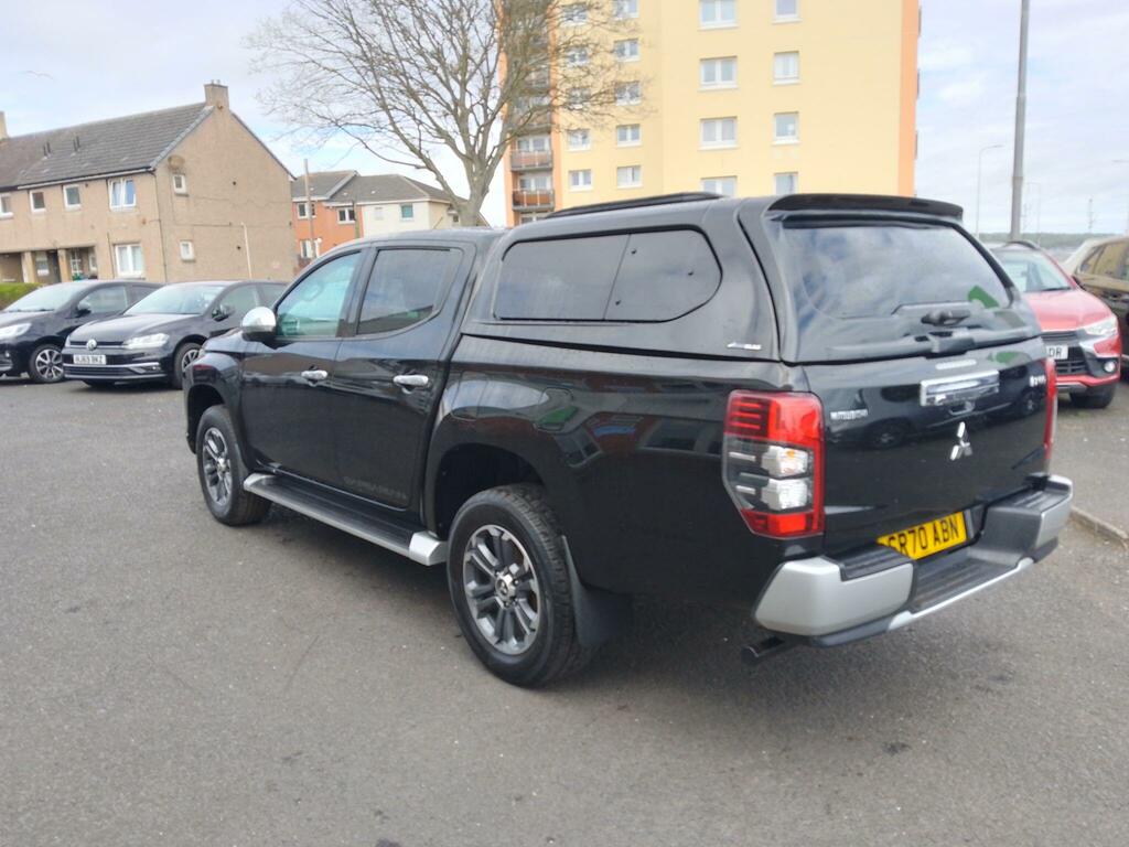 Mitsubishi L200 2.2 Di-d Dc Barbarian 4Wd Euro 6 Ss Black #4