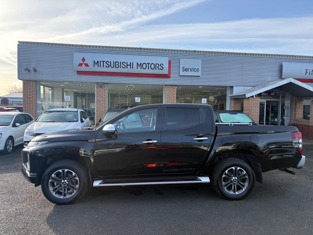 Mitsubishi L200 2.2 Di-d Dc Barbarian 4Wd Euro 6 Ss Black #3