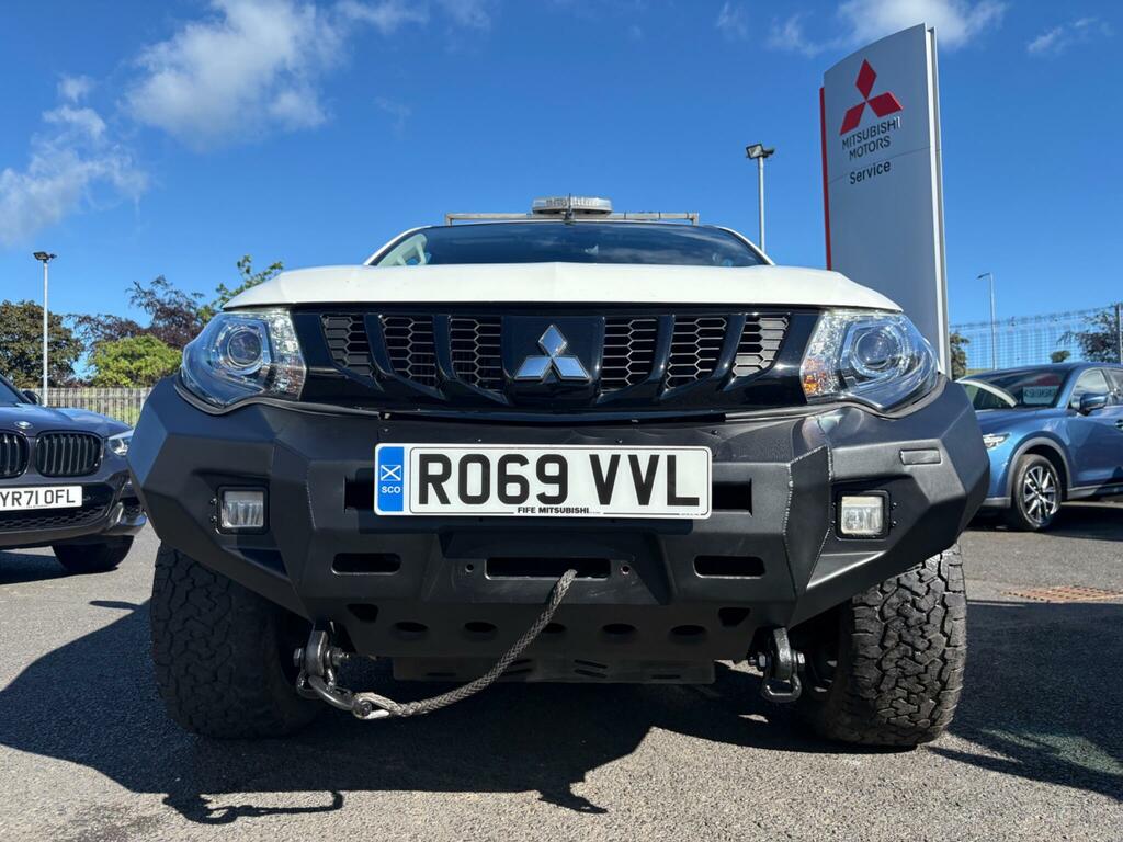 Mitsubishi L200 2.4 Di-d Dc Barbarian Black 4Wd Euro 6 R White #3