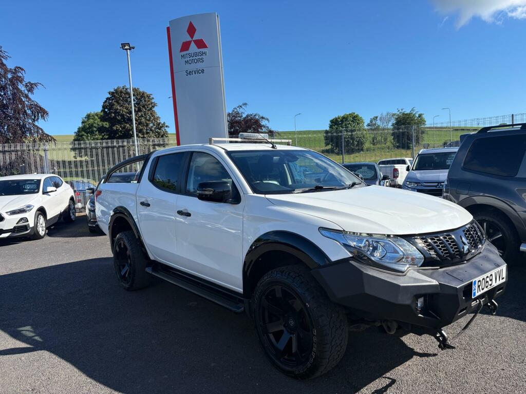 Mitsubishi L200 2.4 Di-d Dc Barbarian Black 4Wd Euro 6 R White #5