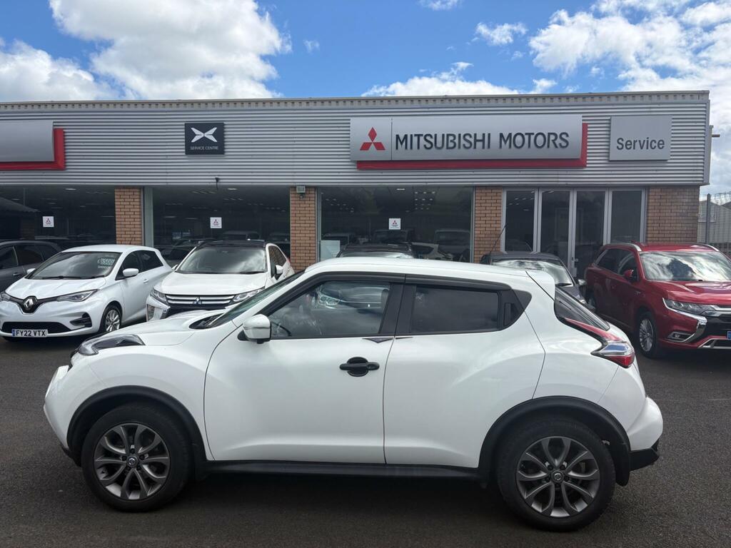 Nissan Juke Hatchback Black #2