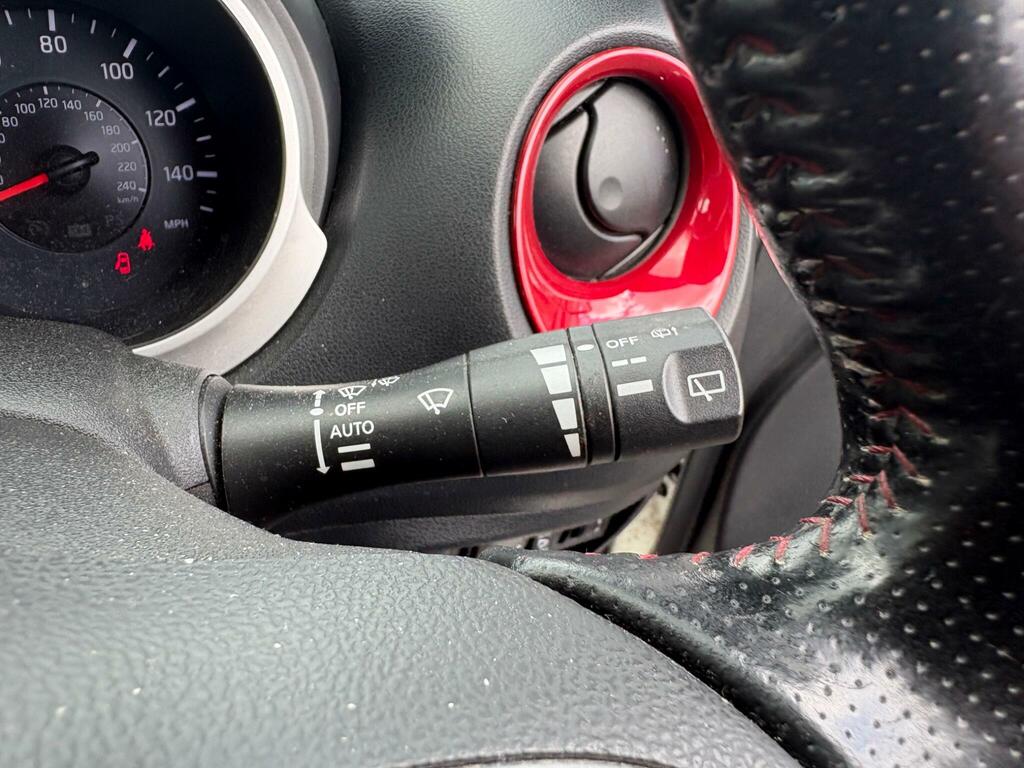 Nissan Juke Hatchback Black #38