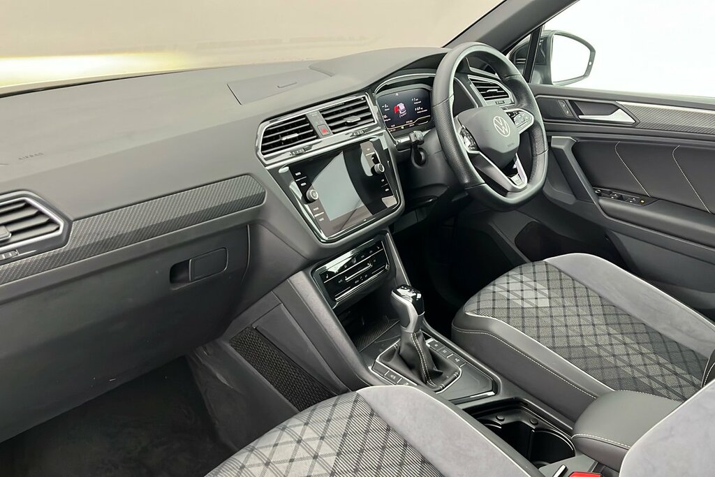 Volkswagen Tiguan R-line 1.5 Tsi 150Ps 7-Speed Dsg AD72ELU Black #2