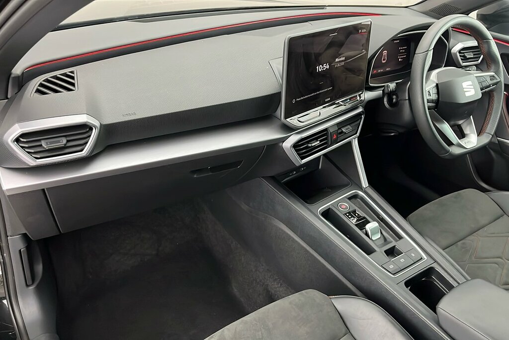 Seat Leon Hatch Fr Black Edition 1.5 Etsi Afv 115 7-Speed Au AO75MXN Black #2