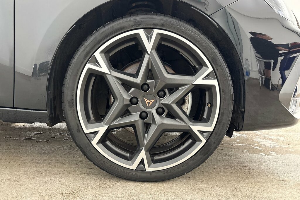 Cupra Leon Hatch V2 1.5 Etsi 150 7-Speed KW25VCK Black #5