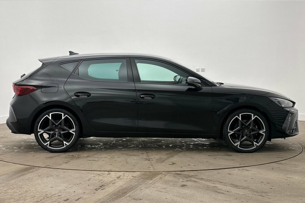 Cupra Leon Hatch V2 1.5 Etsi 150 7-Speed KW25VCK Black #4