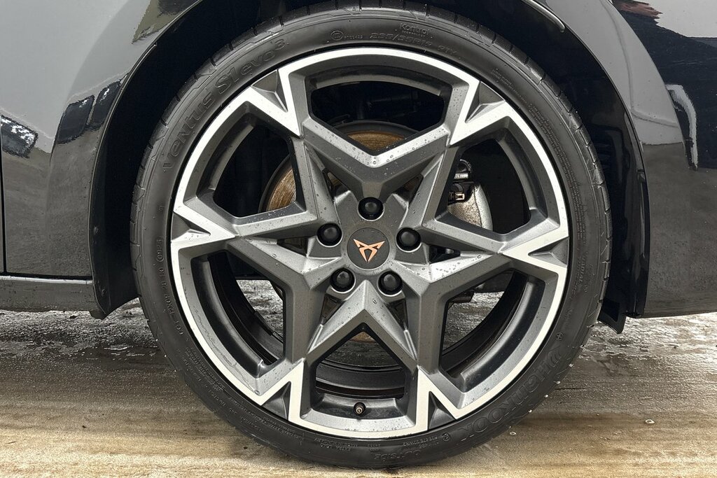 Cupra Leon Hatch V2 1.5 Etsi 150 7-Speed KW25LDJ Black #5